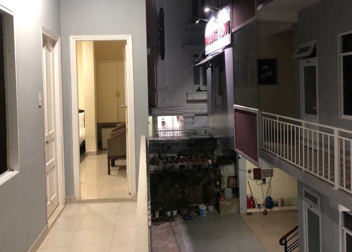 khuôn viên khách sạn Phượng Hồng
